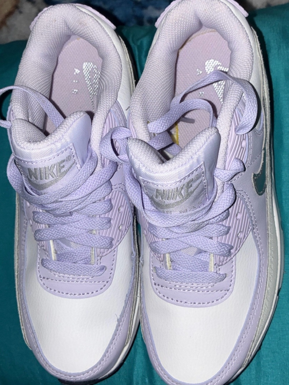 Nike Kids Light Purple and White Sneakers with Metallic Silver Logo